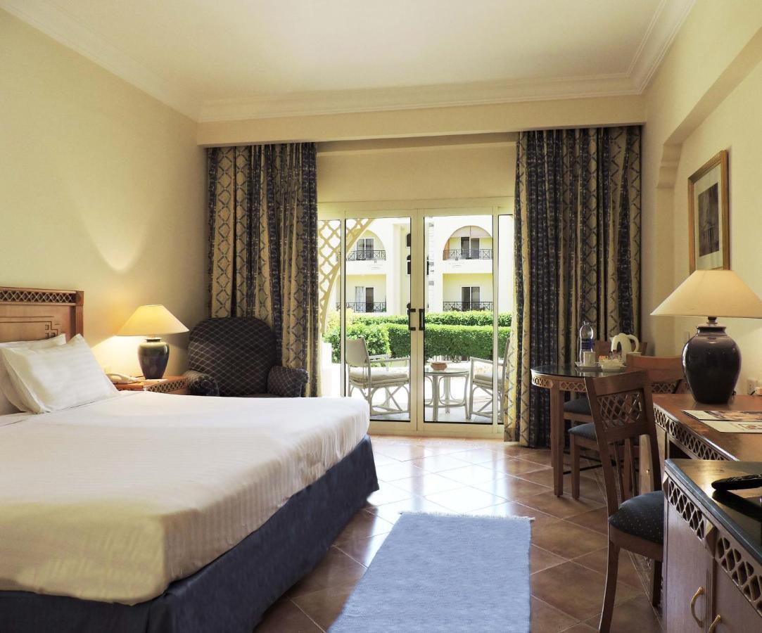 Old Palace Resort Sahl Hasheesh フルガダ エクステリア 写真 A room at the Hilton Luxor