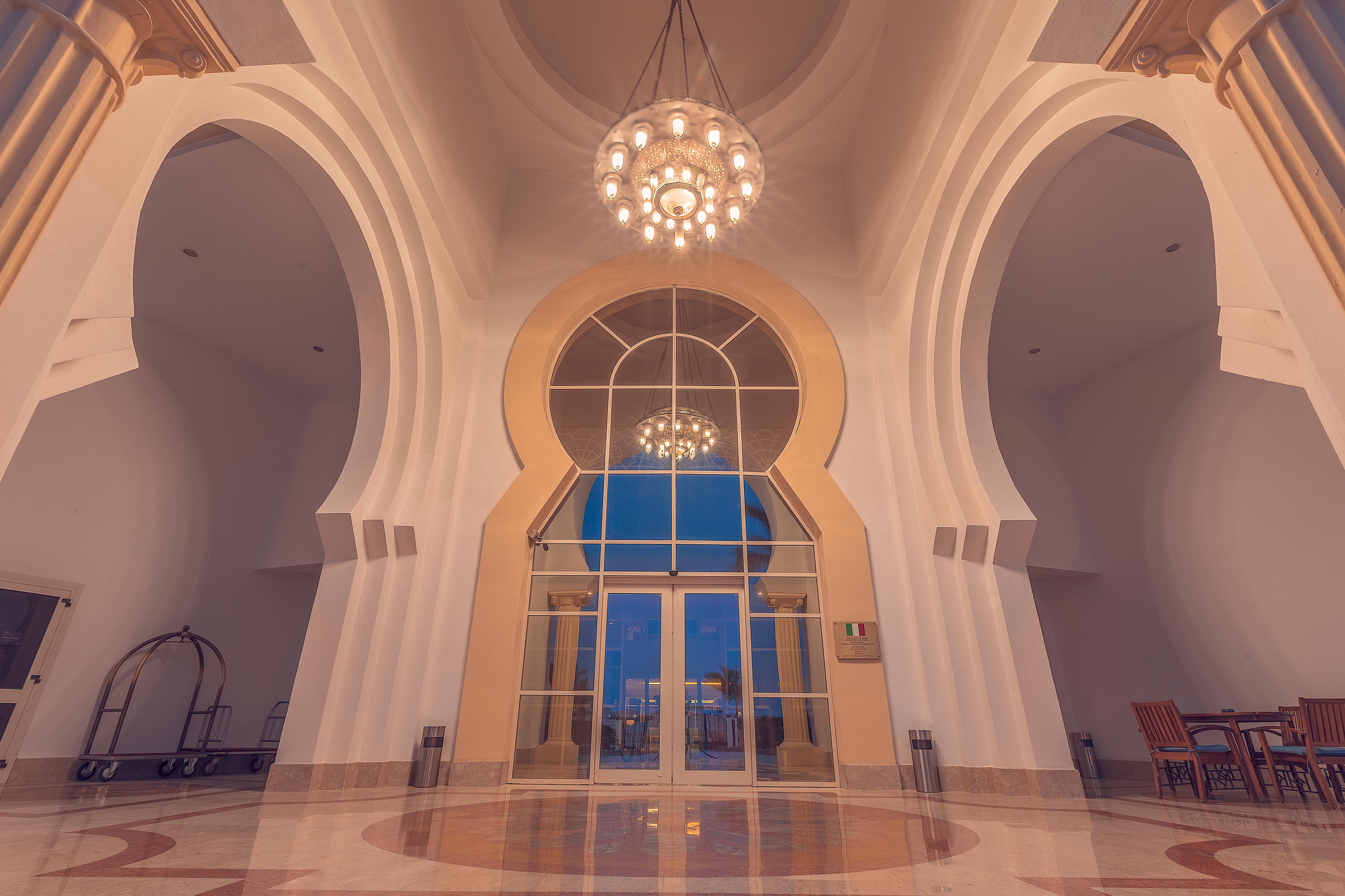Old Palace Resort Sahl Hasheesh フルガダ エクステリア 写真 Entrance of the library