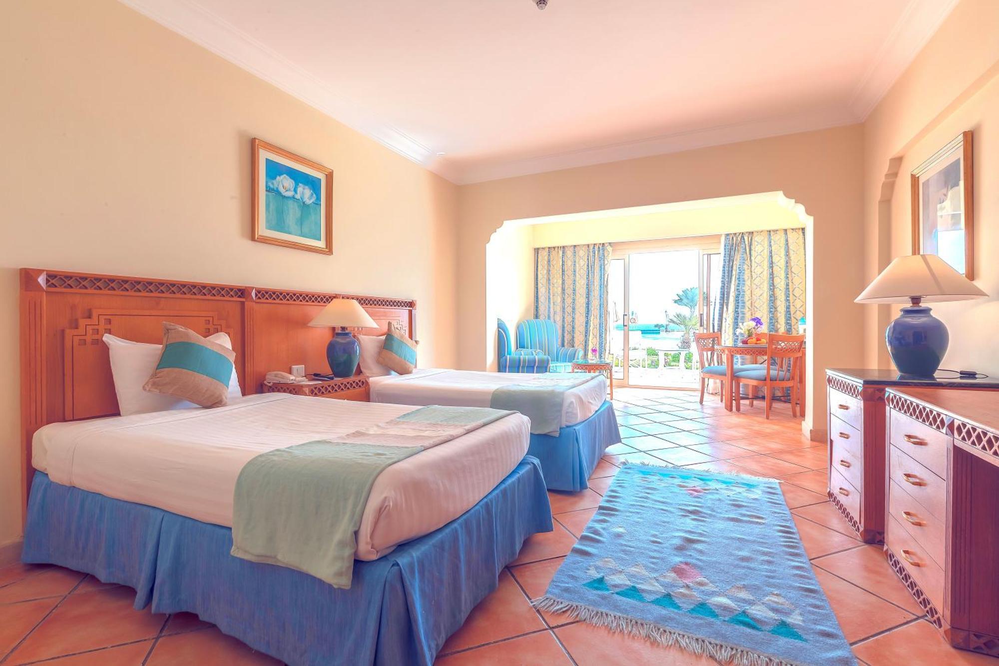 Old Palace Resort Sahl Hasheesh フルガダ エクステリア 写真 A room at the resort