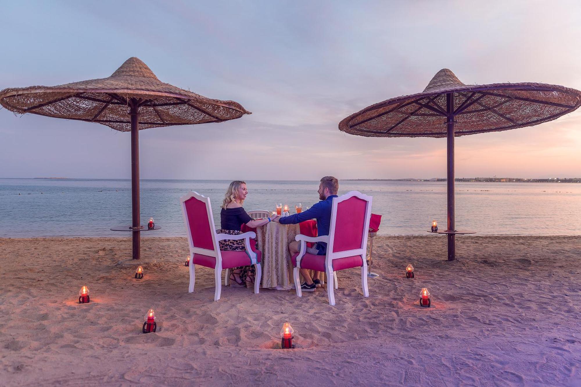 Old Palace Resort Sahl Hasheesh フルガダ エクステリア 写真 Beach at the Grand Hotel