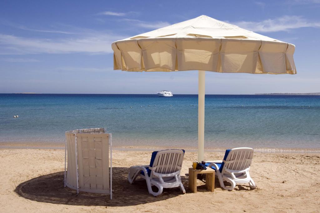 Old Palace Resort Sahl Hasheesh フルガダ エクステリア 写真 Beach umbrella